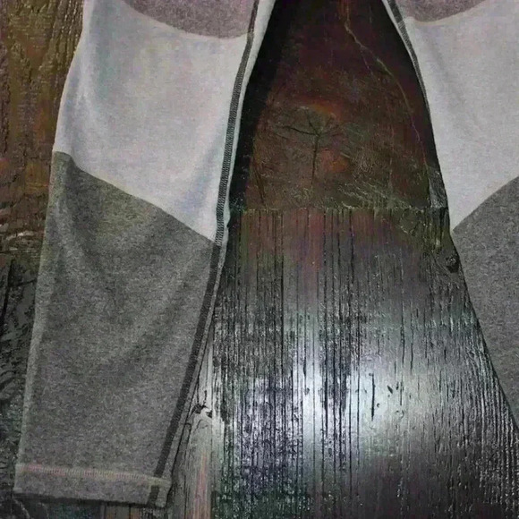 ATHLETA 7/8 Legging Soft Stretch Black Gray Colorblock Side Pockets Women Sz S - Picture 2 of 8